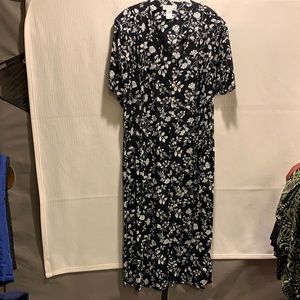 Anna Maxwell Petite Black and White print dress. 26 WP